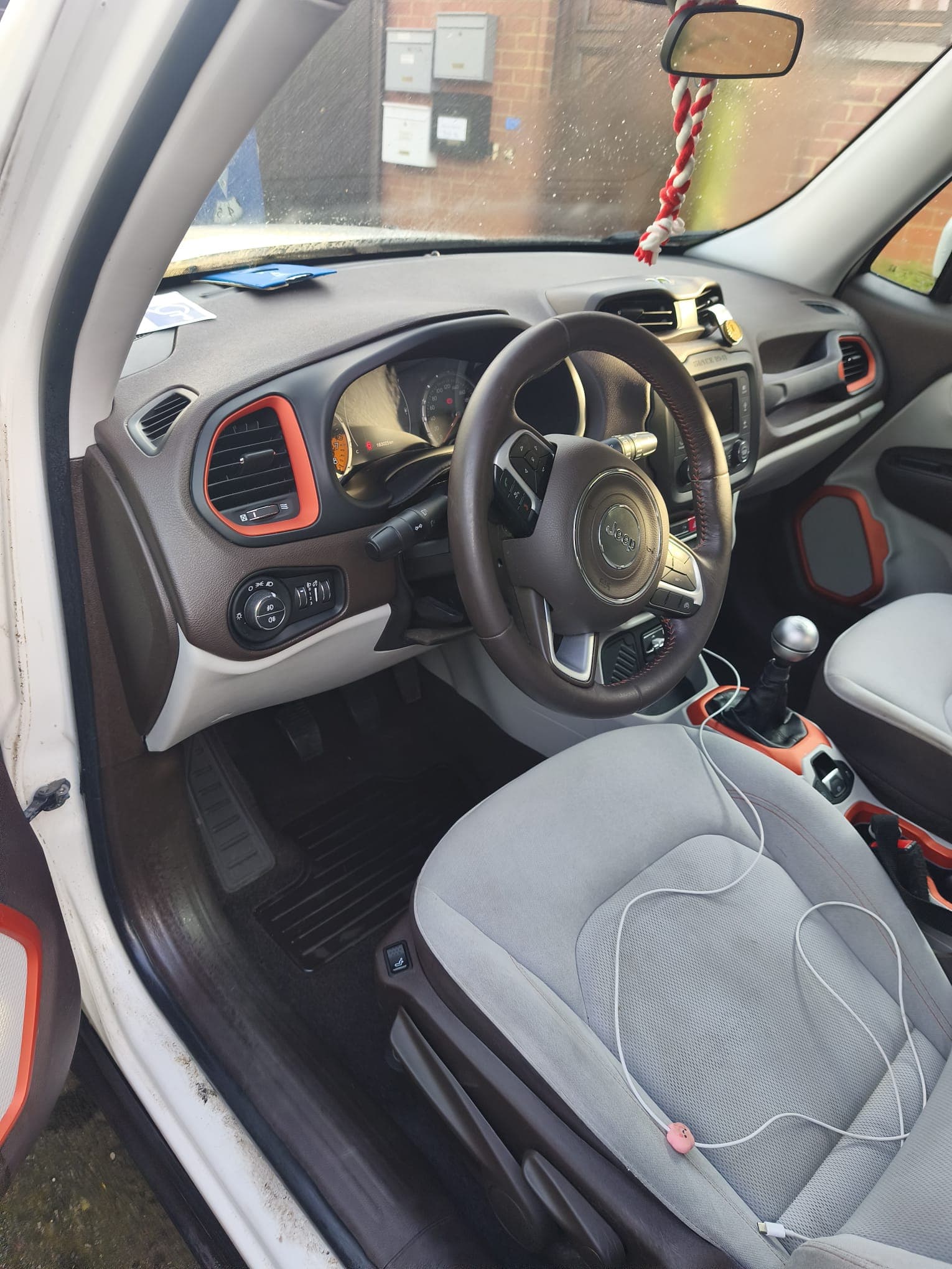 Après nettoyage intérieur voiture Colfontaine Kraken Cleaning, transformation 4