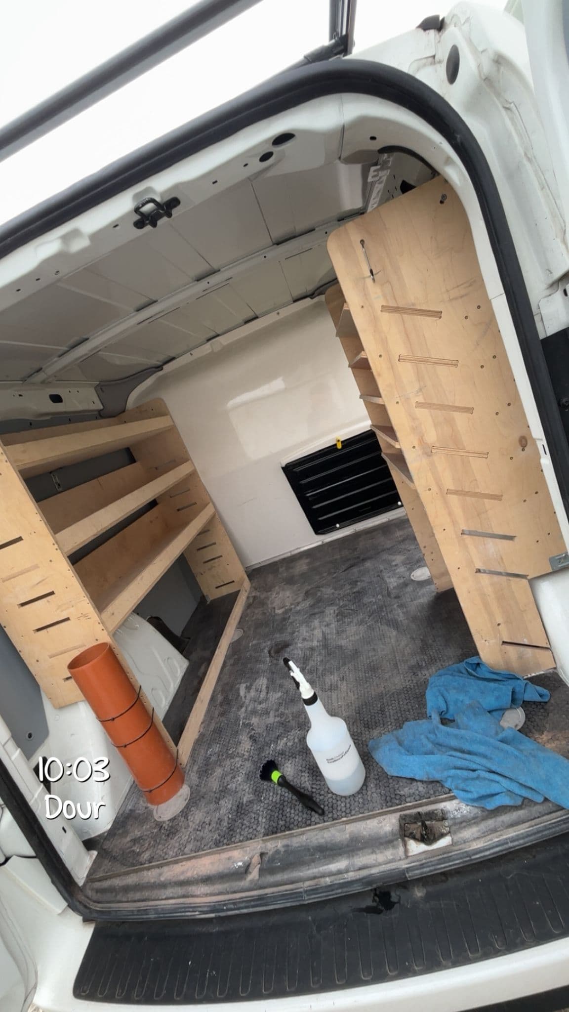 Avant nettoyage intérieur voiture Mons Kraken Cleaning, transformation 11
